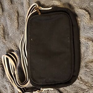 Thirty-one crossbody patterned black  bag with multiple zippers